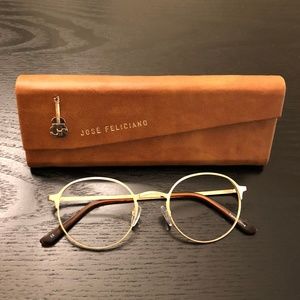 Di Caprio gold rimmed frames